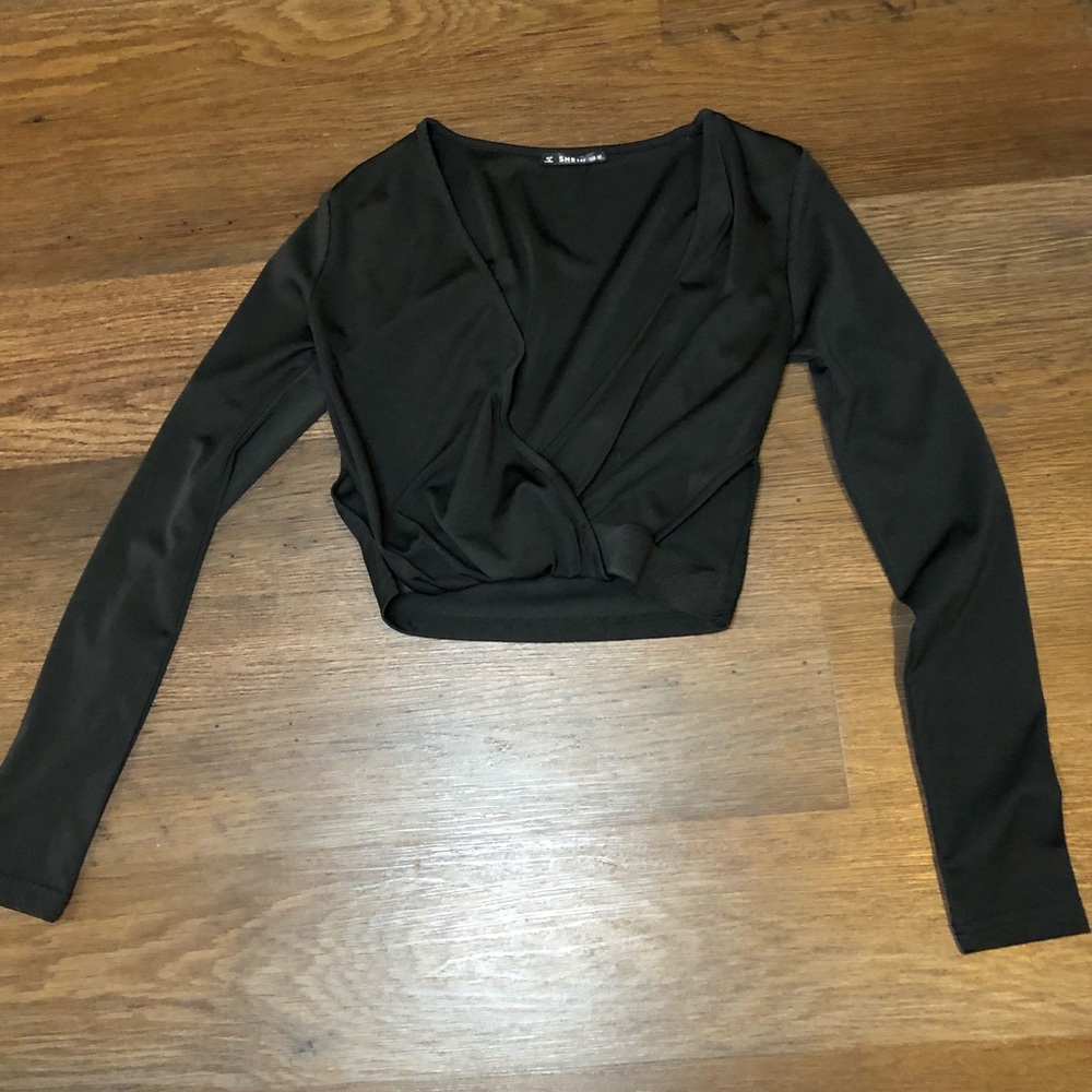 Cut out surpluses neck crop top